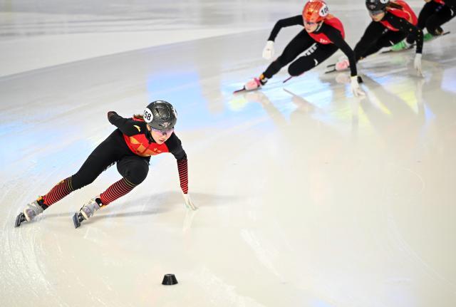 1761788663712082522.jpg #(体育)(1)短道速滑——中国杯精英联赛承德站:宋一霏获甲组女子1500米决赛冠军XxjpseC000270_20251012_PEPFN0A001.jpg