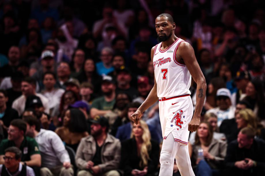 [图]杜兰特35+8格威20+9 火箭客场险胜黄蜂